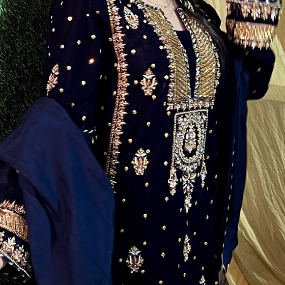 Pakistani Dress Brand New. Worn Once - Picture 8 of 8